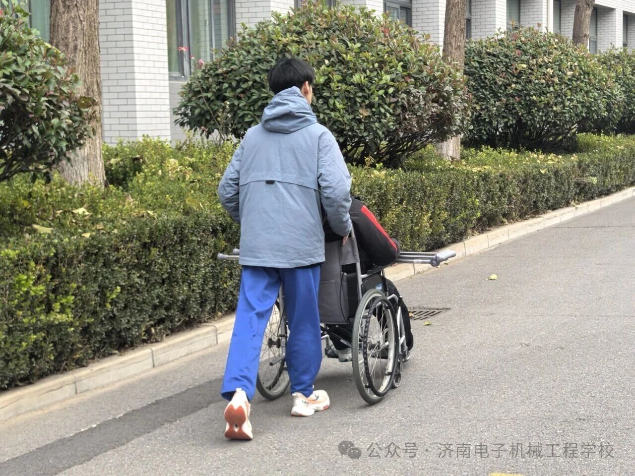 折翼亦飞翔：济南电子机械工程学校韩知衡同学的逐梦之路