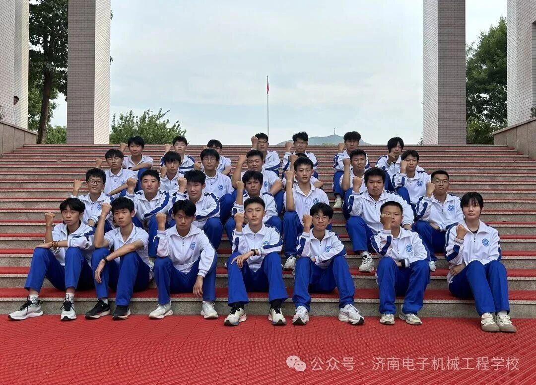 折翼亦飞翔：济南电子机械工程学校韩知衡同学的逐梦之路