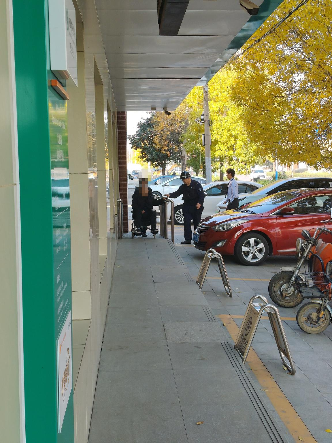 农行平阴孔村支行：轮椅上的“暖心护航”