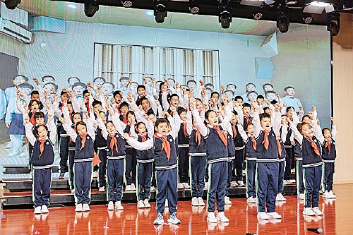 市委老干部局直属分局、市莱芜老干部服务中心开展关心下一代主题活动