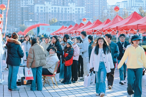 1.1万个岗位进校园 近6000名毕业生应聘