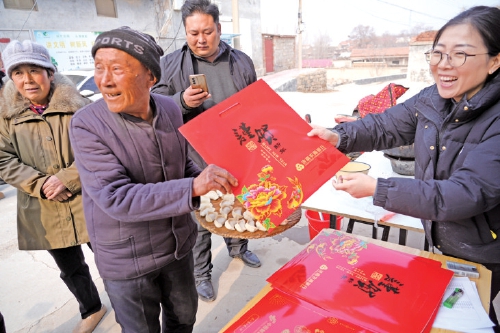 从法院到田埂，她扎根邱庄村800多天——“把自己活成乡村的‘毛细血管’”