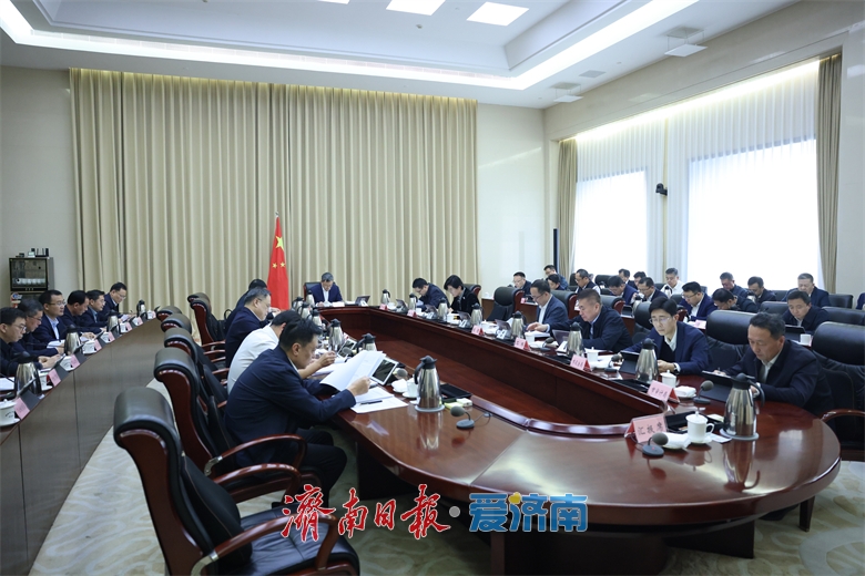 市政府党组理论学习中心组进行集体学习 于海田主持并讲话