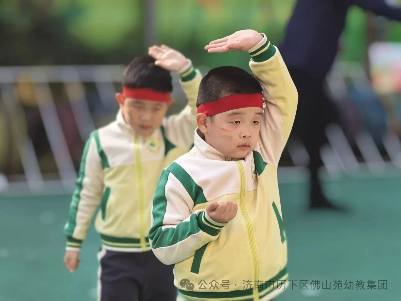 在校园里寻找藏在古诗词中的二十四节气｜小雪