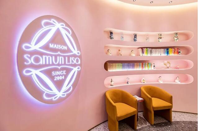 莎蔓莉莎李菲菲：以心服务，成就信任的温暖桥梁