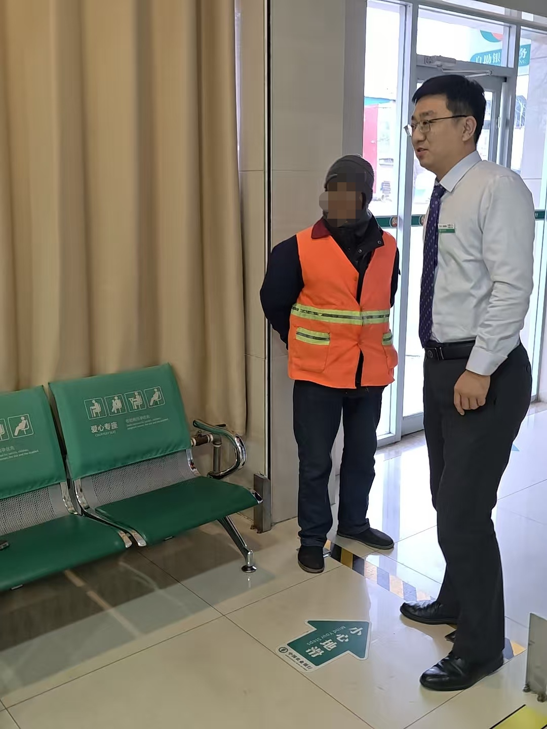 农行平阴孔村支行:寒风裹街巷,农行暖人心