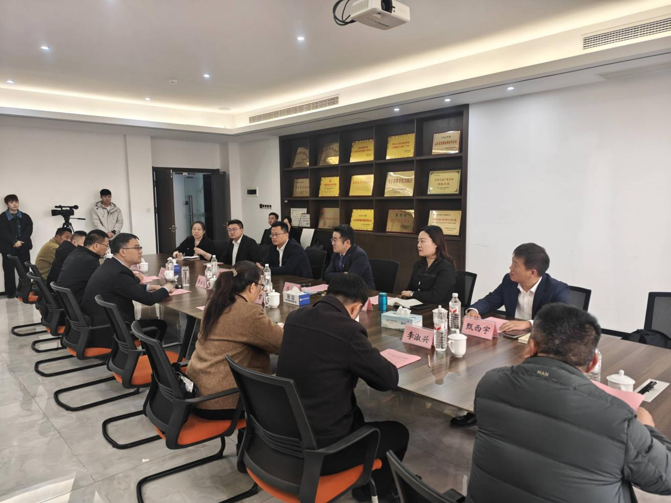 平安产险济宁中心支公司赴金乡县开展乡风文明100捐赠活动