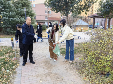 党建引领聚合力 环境整治齐步走——涵园新居社区与济南市委党校联合开展主题党日活动