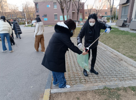 党建引领聚合力 环境整治齐步走——涵园新居社区与济南市委党校联合开展主题党日活动