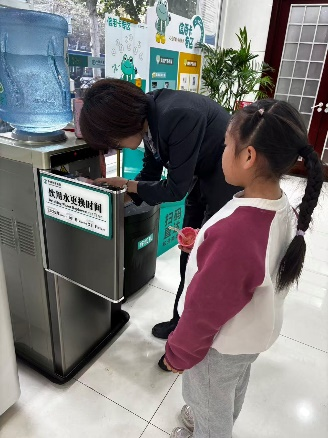 农行济南泺源纬二路支行：热水温暖寒冬 温情守护学子