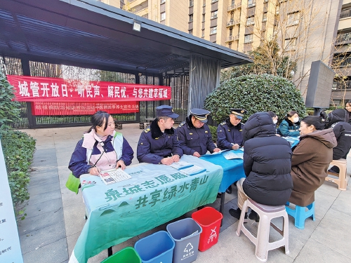 历城城管：“摆摊式”办公进社区 零距离听民意暖民心