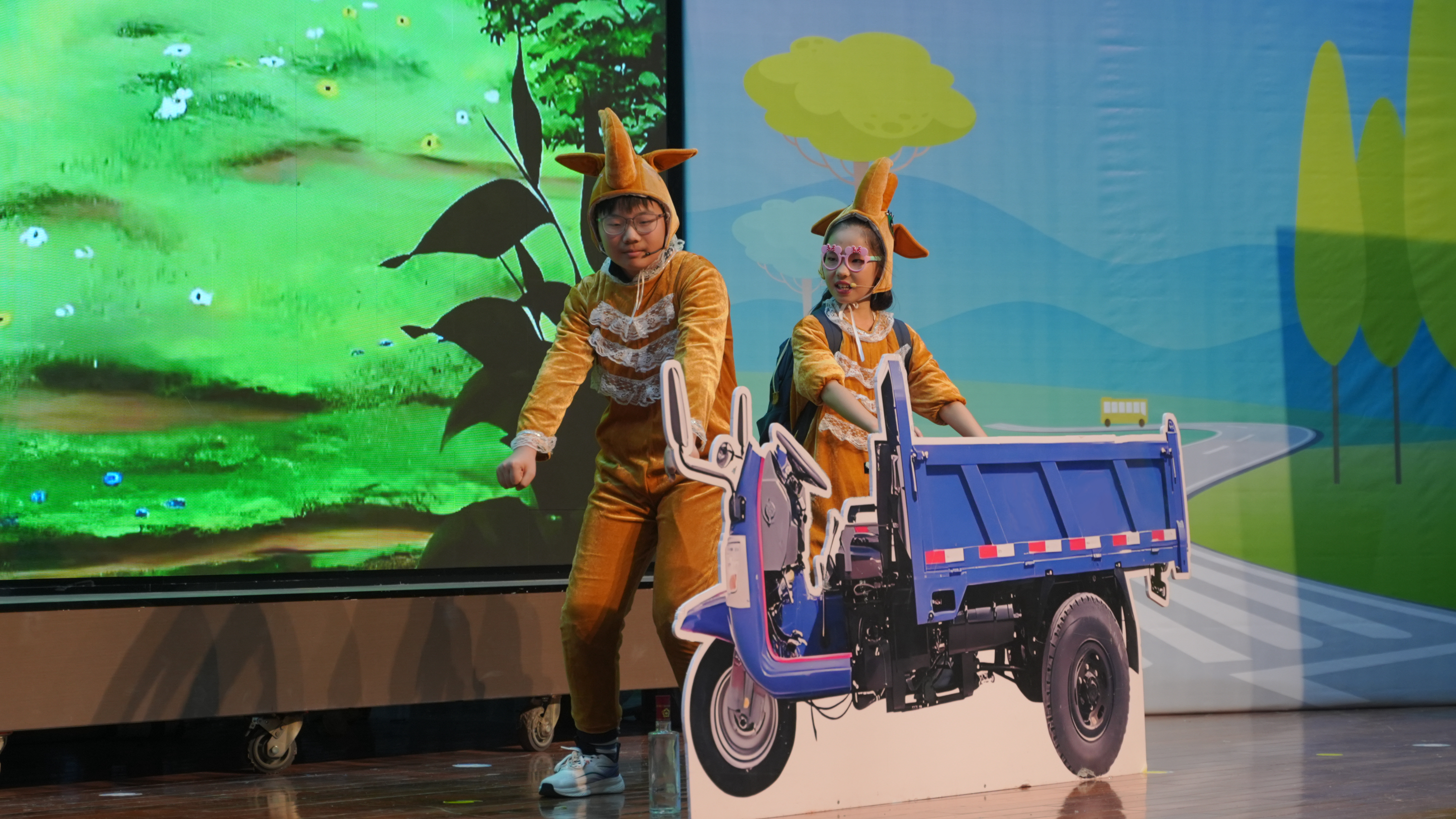 济南市市中少年原创舞台剧点亮“全国交通安全日”