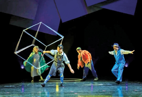 济南市杂技团《痒·老院》引发关注 以创新杂技语汇叩问老年心灵