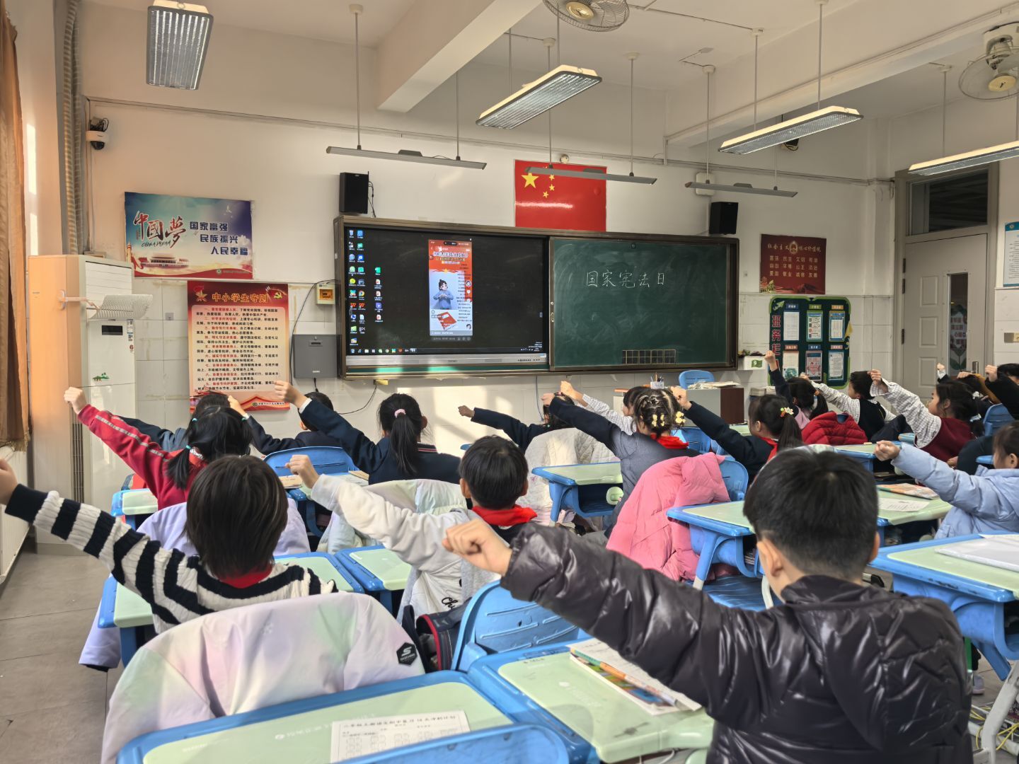 法润校园,护航成长 ——济南市历下区龙奥学校开展2025年国家宪法日、宪法宣传周、法治宣传教育月活动暨校园法治安全文化节活动