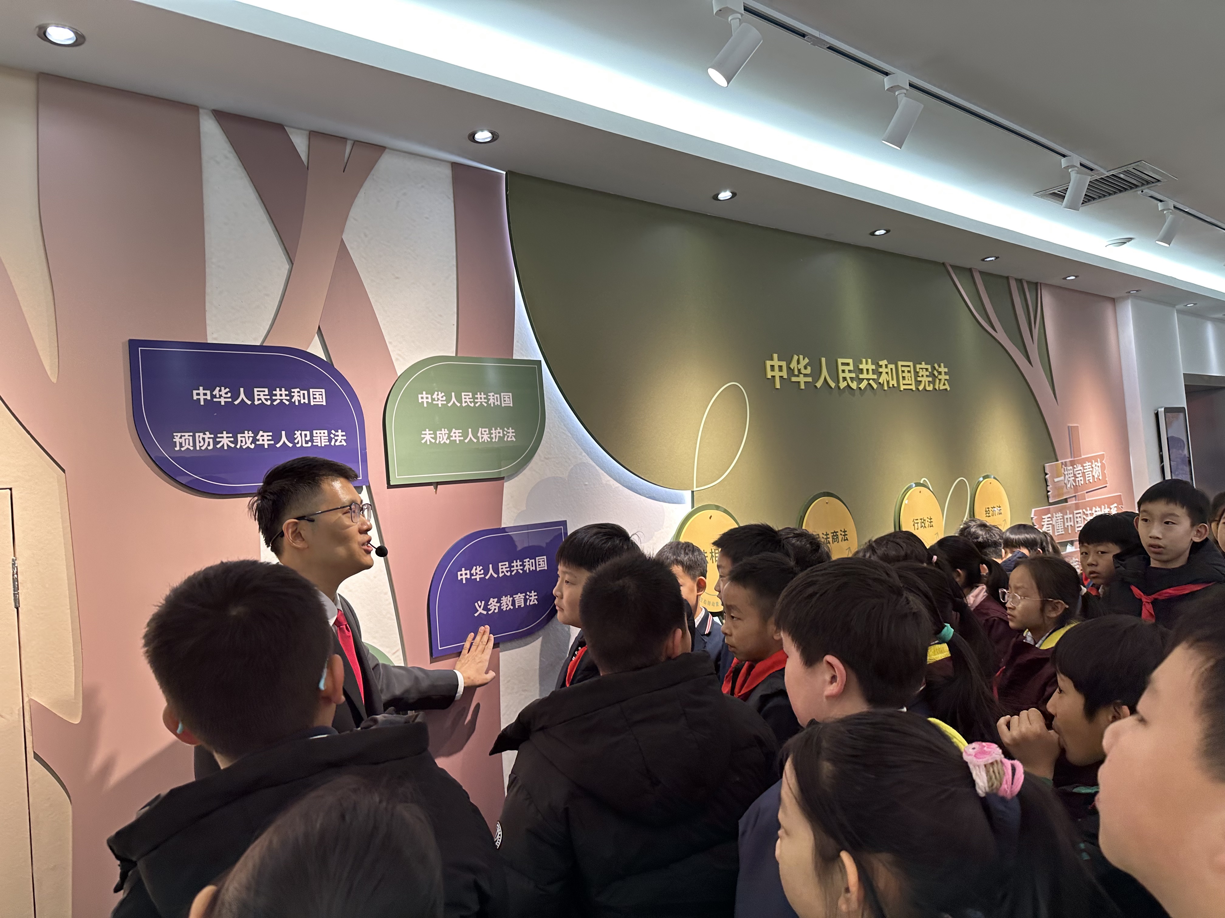 法润校园,护航成长 ——济南市历下区龙奥学校开展2025年国家宪法日、宪法宣传周、法治宣传教育月活动暨校园法治安全文化节活动