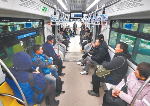 安全吗？快不快？咋换乘？记者探访济南云巴开通首日