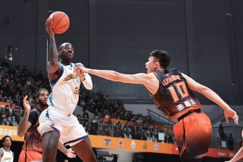 CBA俱乐部杯赛小组赛第二场山东男篮惜败广厦