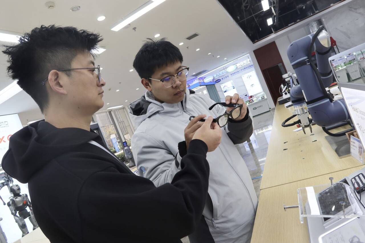 融媒·画像丨在钢铁脉息间，寻一剂未来良方——工业“良医”