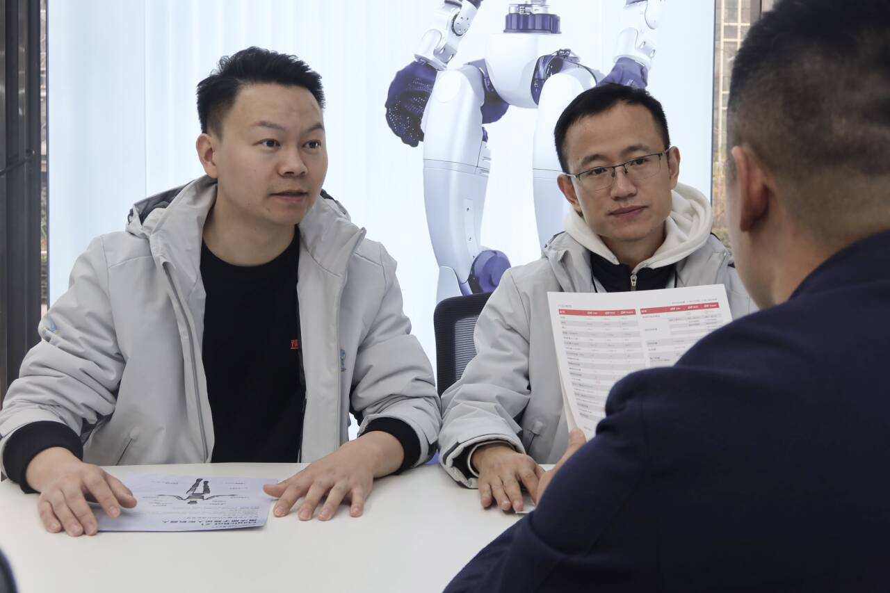 融媒·画像丨在钢铁脉息间，寻一剂未来良方——工业“良医”