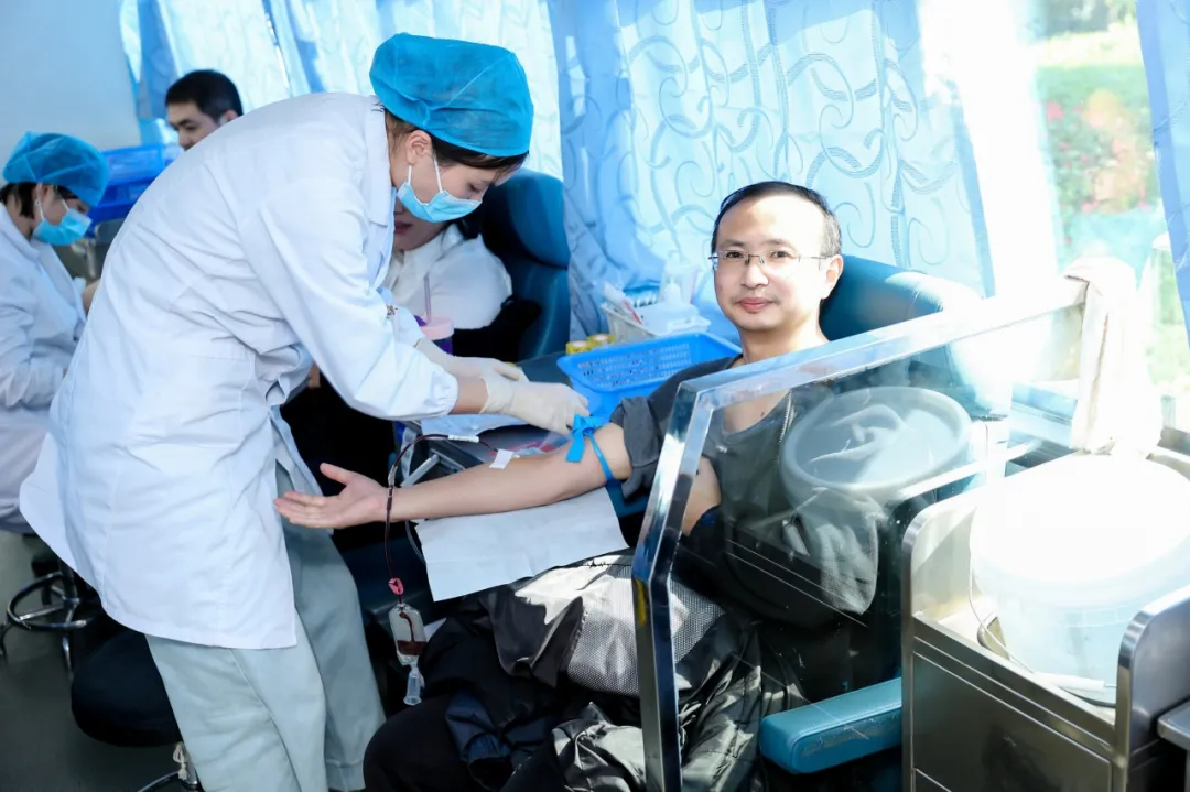 一腔热血续华章 生命之光暖扬城