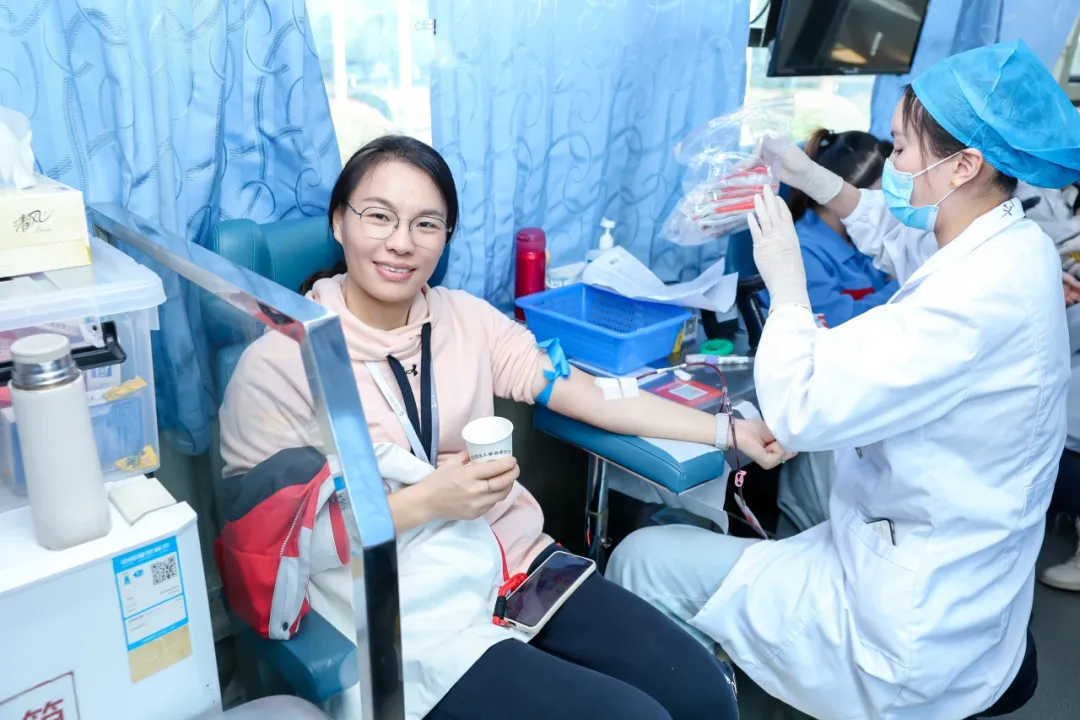 一腔热血续华章 生命之光暖扬城