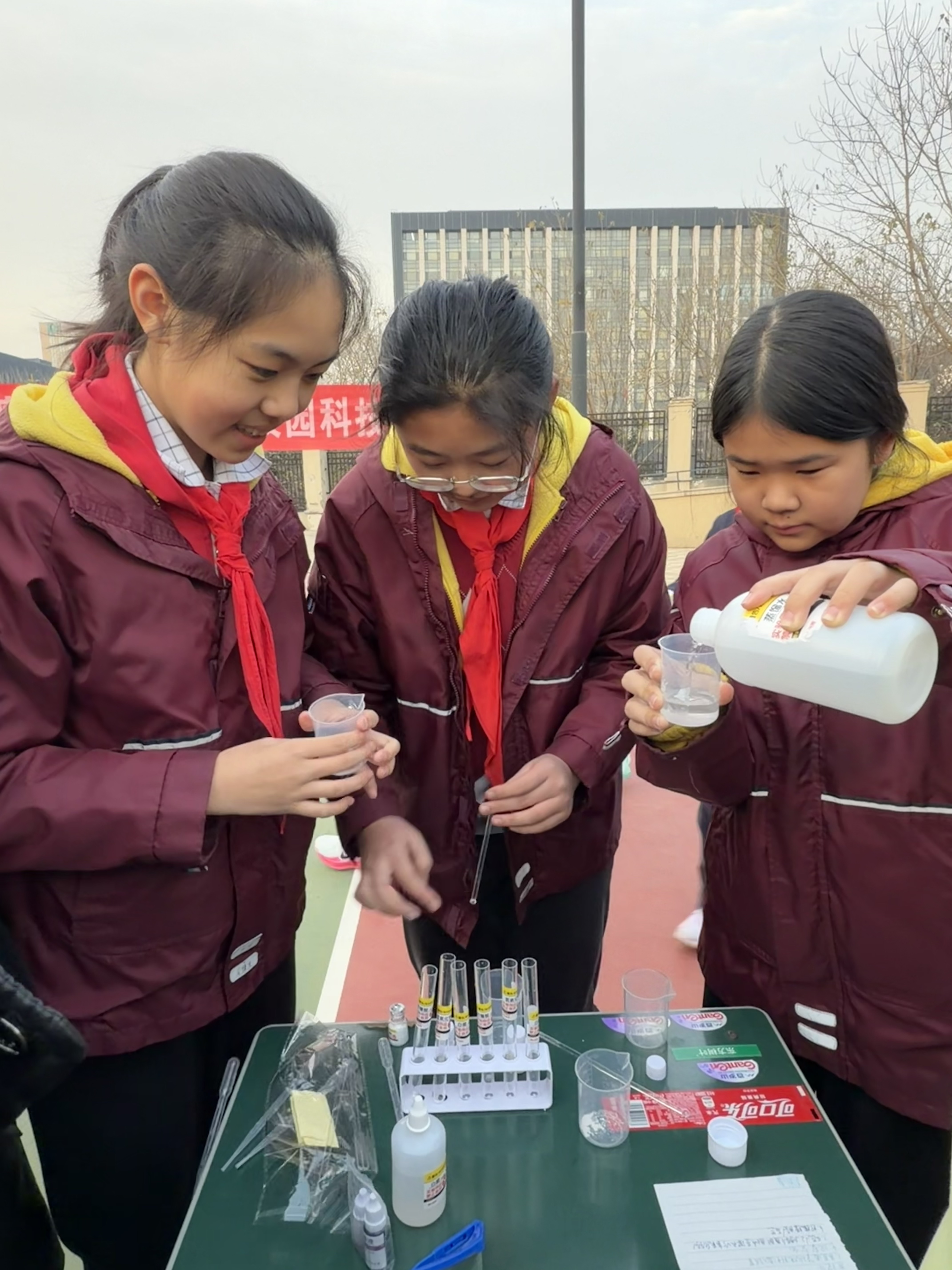 科技赋能成长，创意点亮童年 ——济南市历下区龙奥学校科技节活动