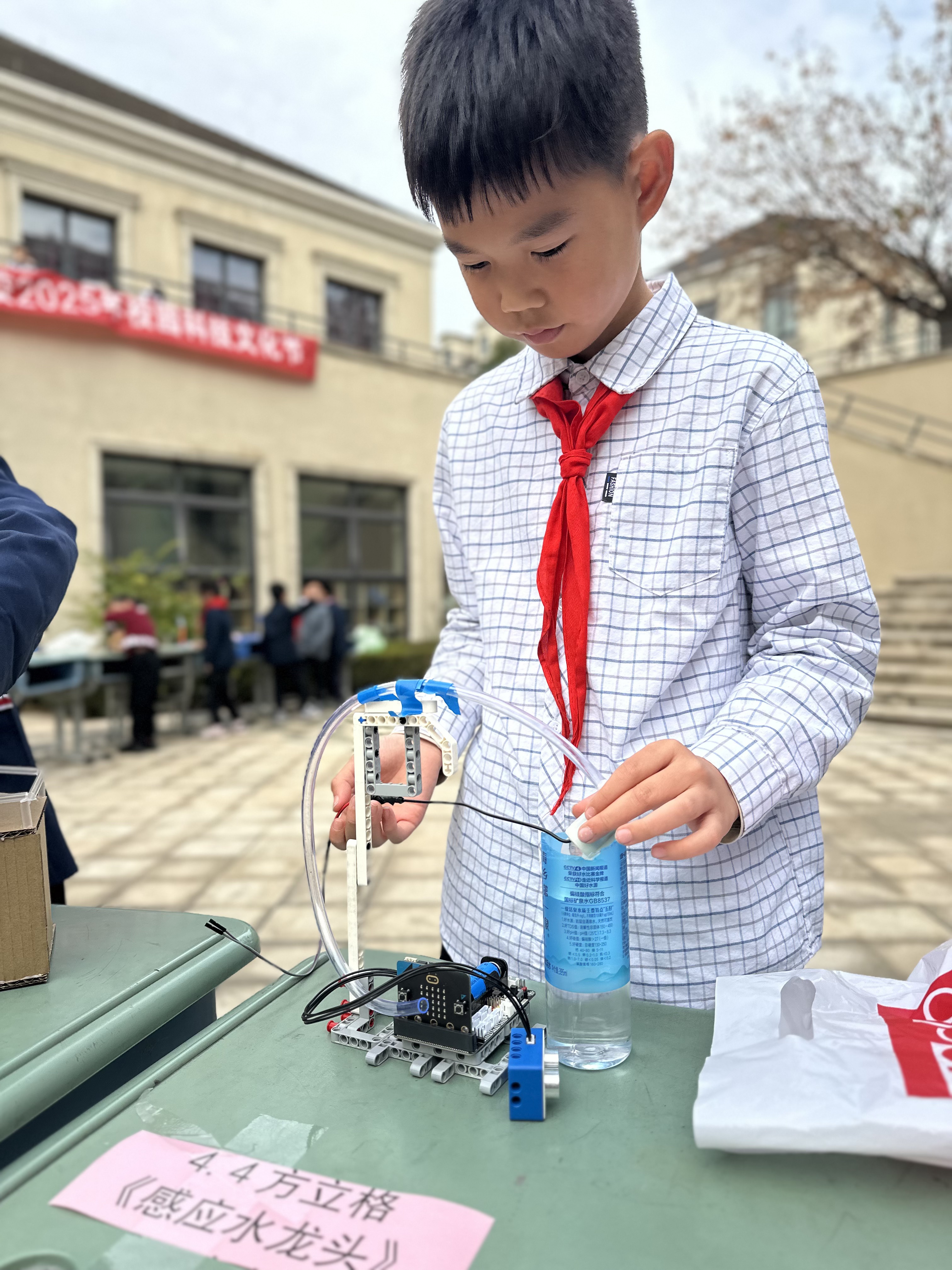 科技赋能成长，创意点亮童年 ——济南市历下区龙奥学校科技节活动