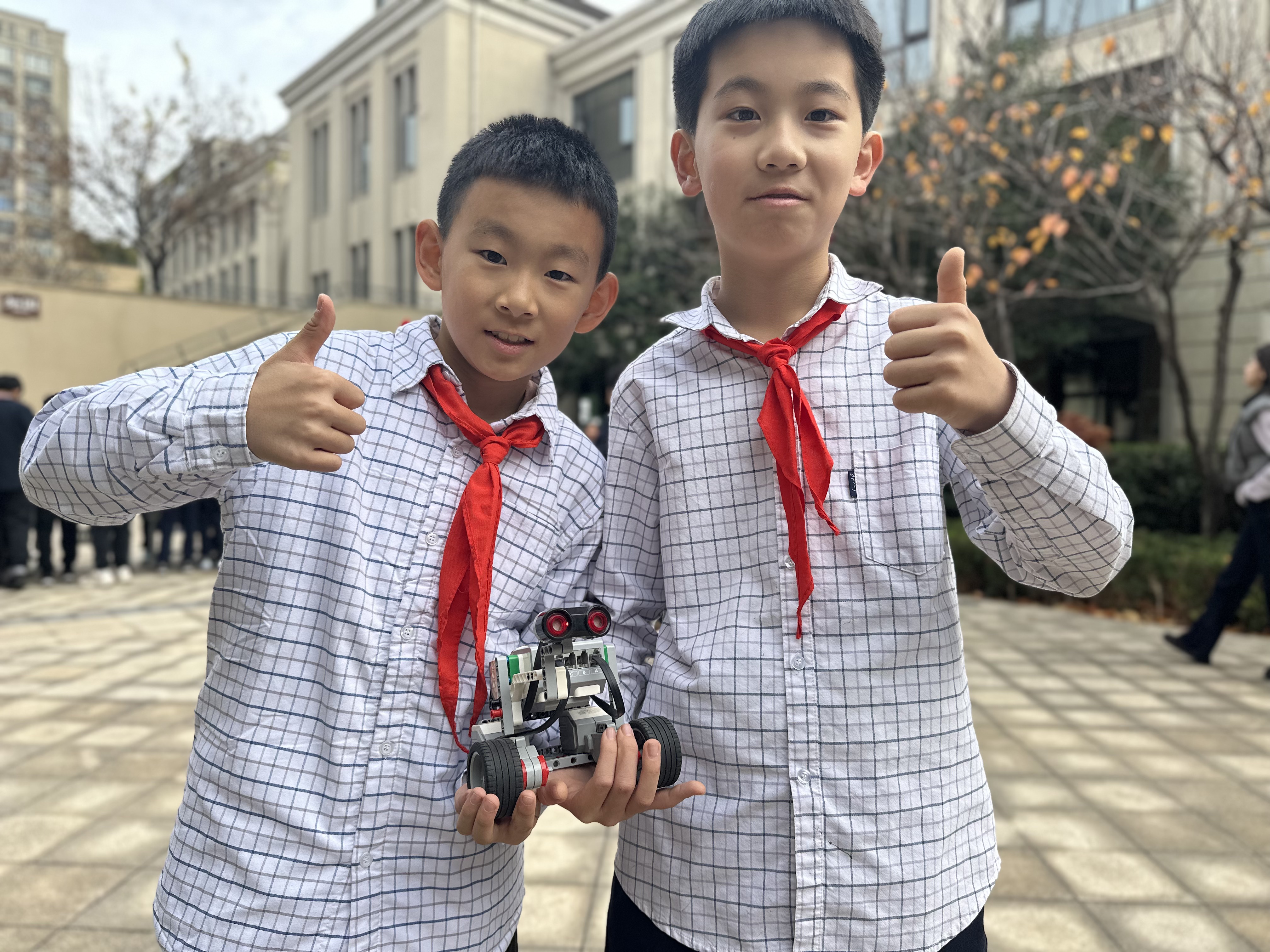 科技赋能成长，创意点亮童年 ——济南市历下区龙奥学校科技节活动