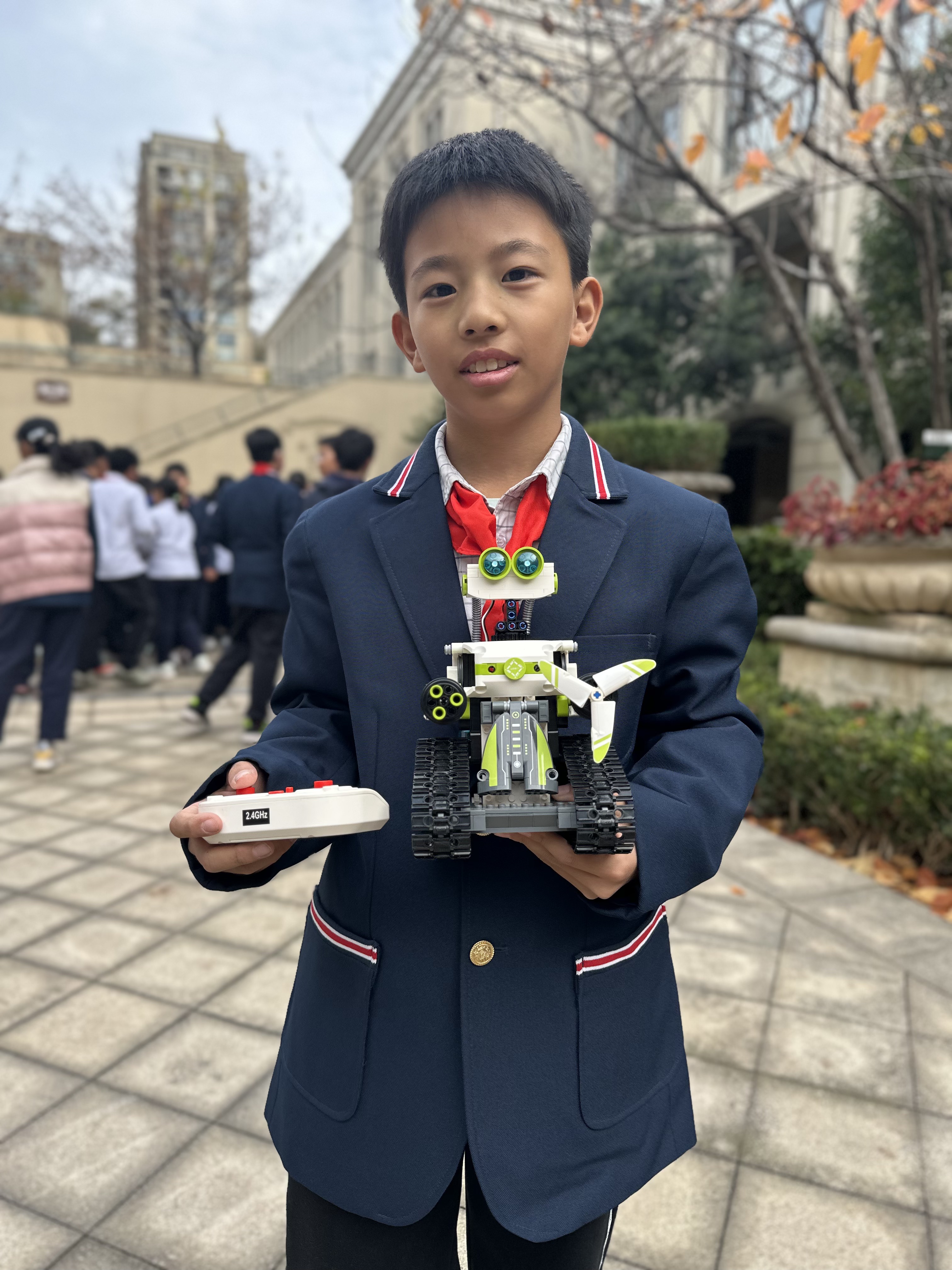 科技赋能成长，创意点亮童年 ——济南市历下区龙奥学校科技节活动