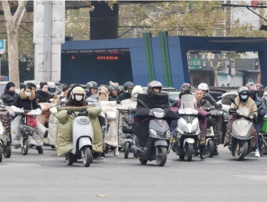 济南今天将迎中到大雪，过程降温幅度10℃～14℃