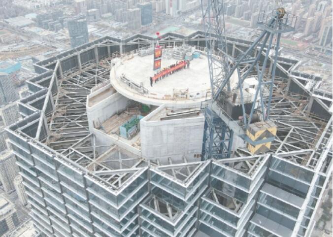  “山势”已成！“济南第一高”塔冠幕墙封顶 