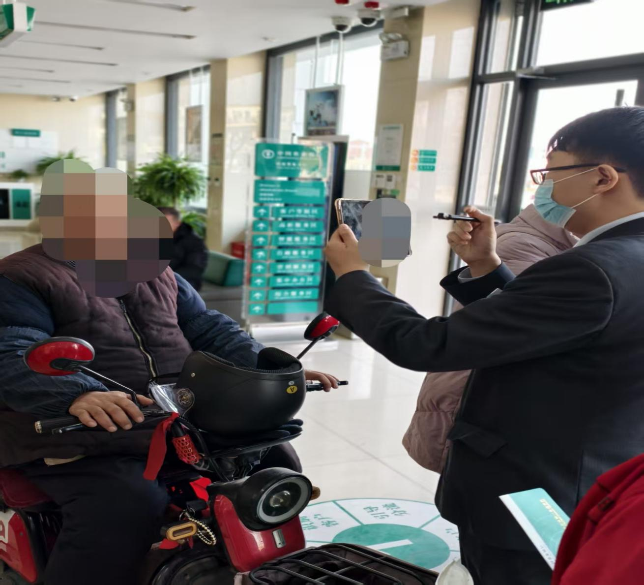 绿色通道暖民心 农行情怀践初心