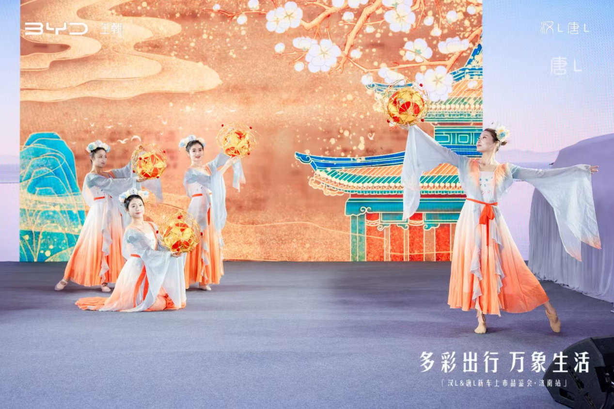 龙颜再进化,智慧驭新境 比亚迪汉L、唐L济南上市品鉴会演绎“多彩出行·万象生活”