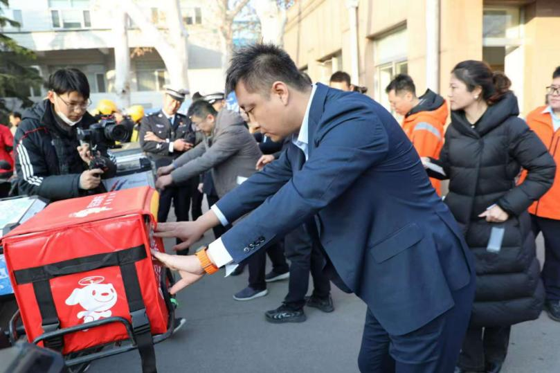 平安产险山东分公司：全省“冬季守护、平安出行，关爱两员、亮尾行动”主题活动正式启动