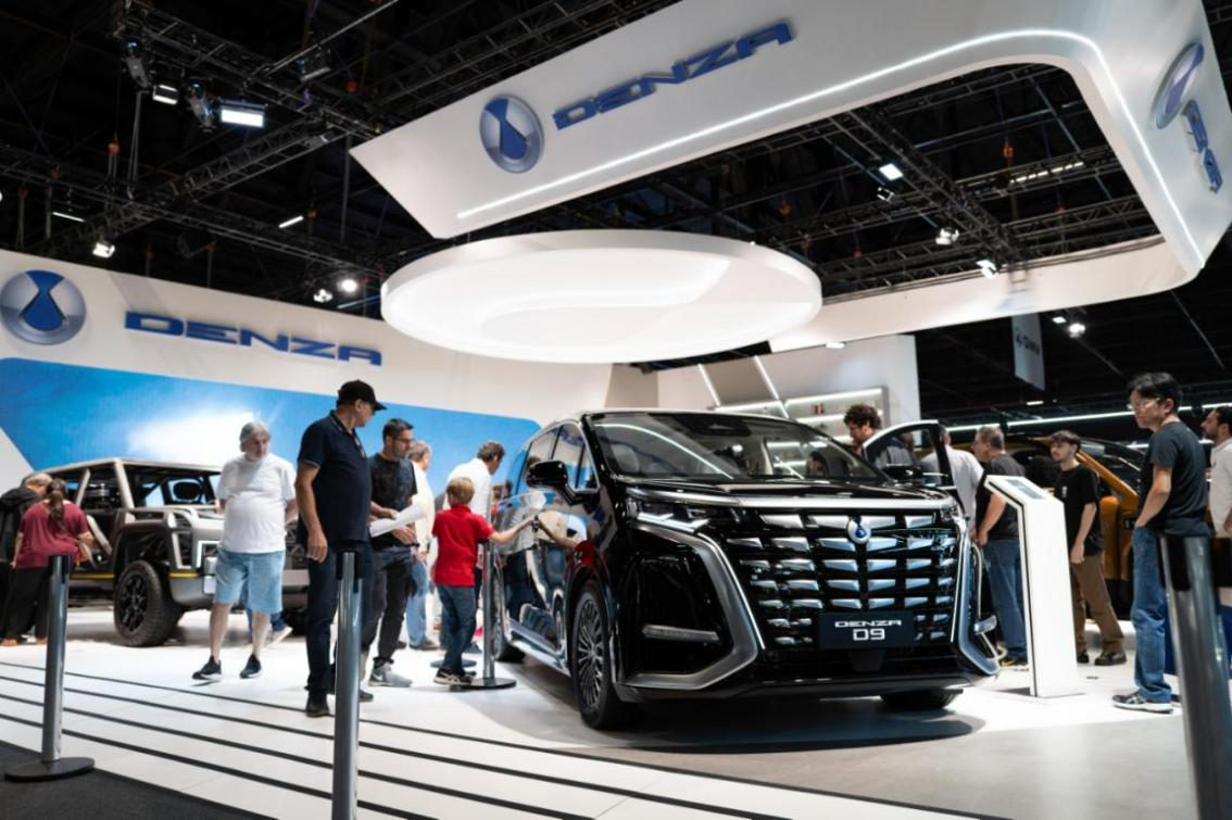 历史性时刻！比亚迪第1500万辆新能源车下线，腾势N8L第15000台成里程碑车型