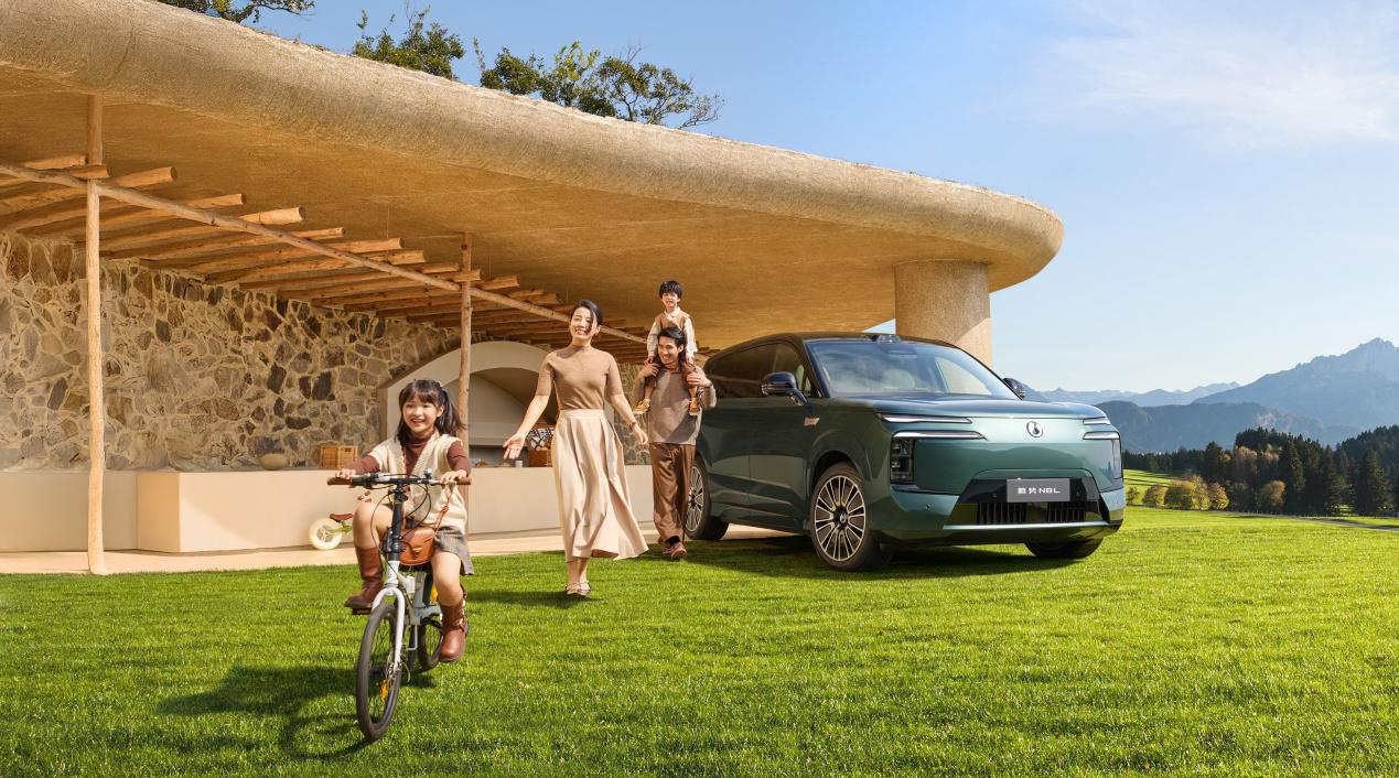 历史性时刻！比亚迪第1500万辆新能源车下线，腾势N8L第15000台成里程碑车型