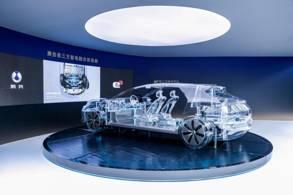 历史性时刻！比亚迪第1500万辆新能源车下线，腾势N8L第15000台成里程碑车型