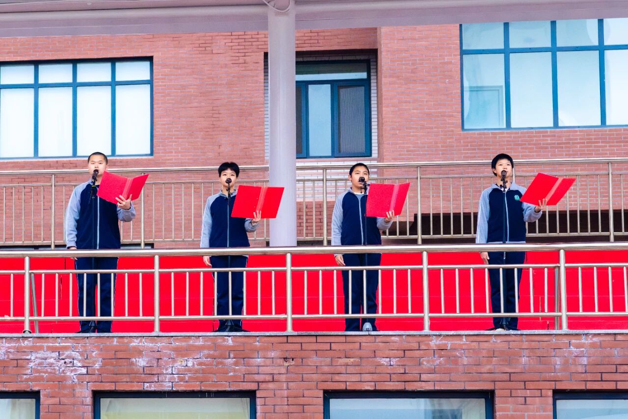 国旗下,稼轩少年开启“寻光”之旅