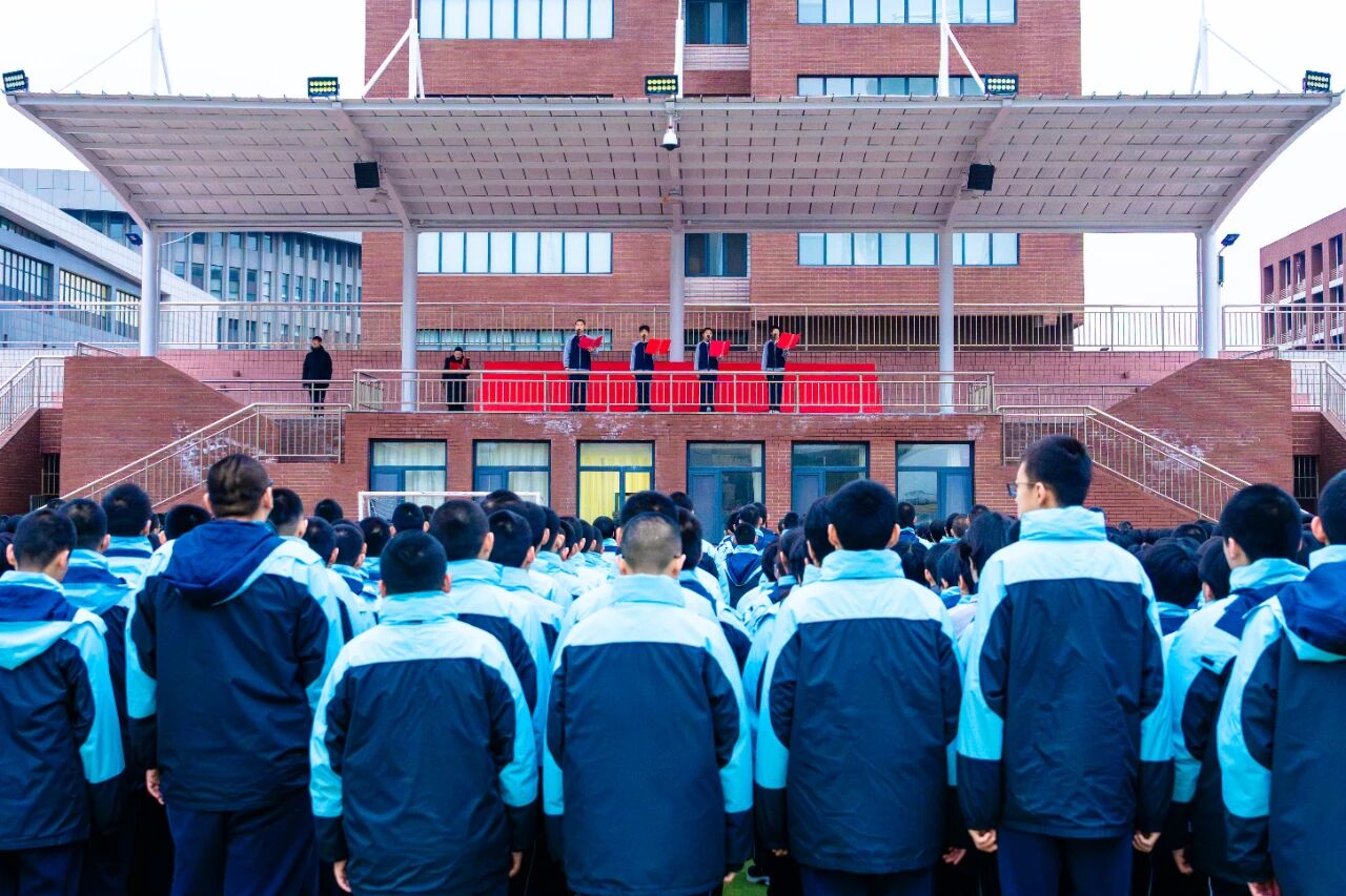 国旗下,稼轩少年开启“寻光”之旅