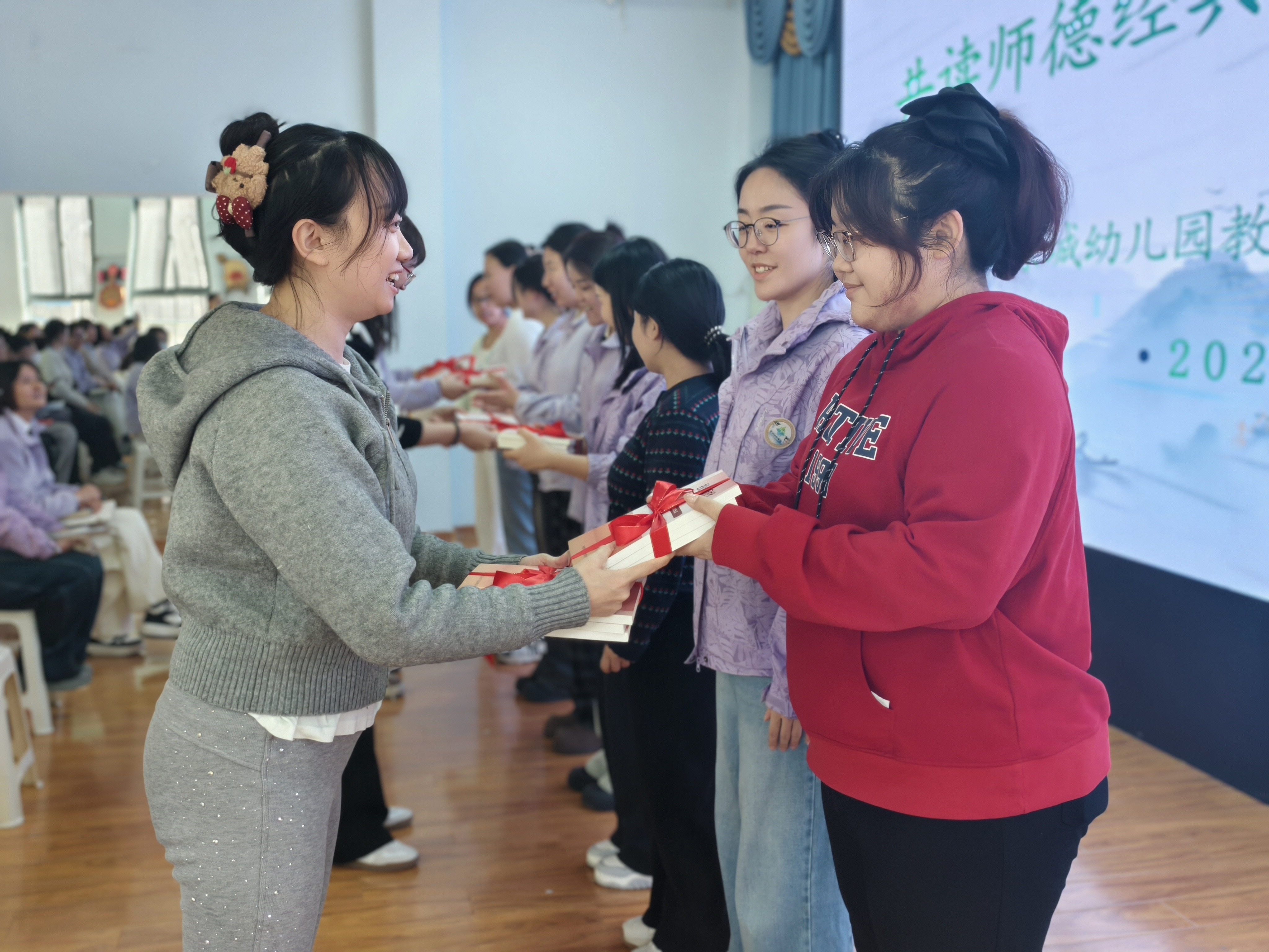 品读经典修身立德,涵养蓄力潜心耕耘!景城幼儿园工会开展主题阅读活动