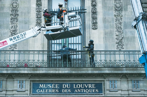 卢浮宫加装“防盗窗”