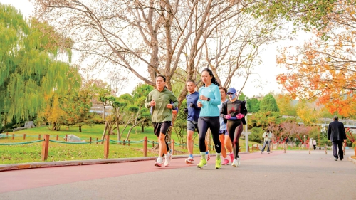历下体育把健康中国写成幸福生活