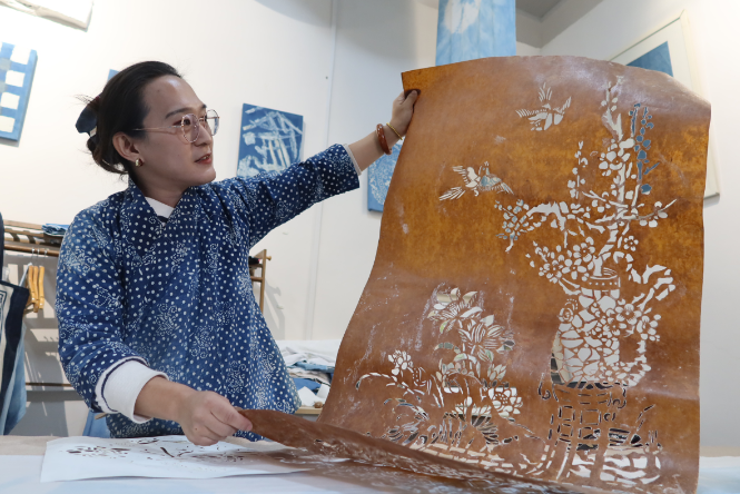 融媒·画像丨北京白领，回乡“染”出春天——靛蓝色的事业