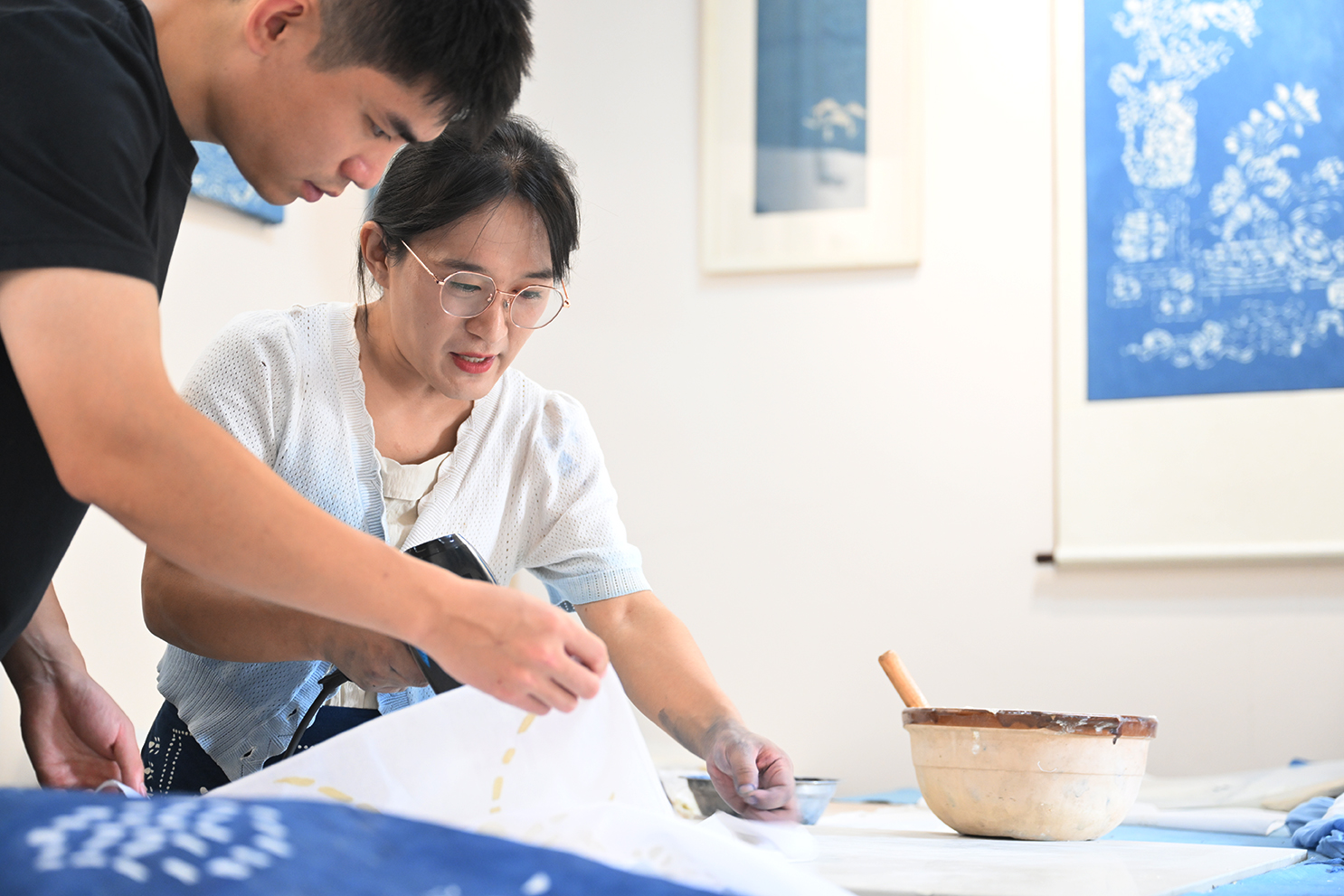 融媒·画像丨北京白领，回乡“染”出春天——靛蓝色的事业