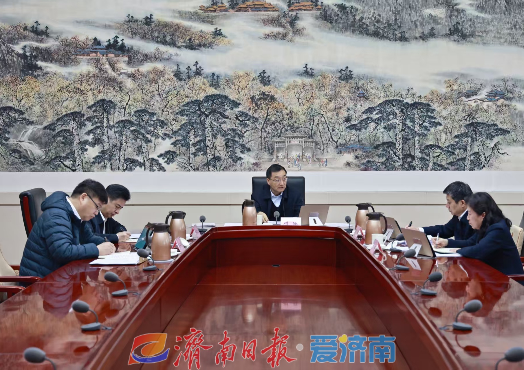 济南新旧动能转换起步区党工委会议召开 刘强主持并讲话