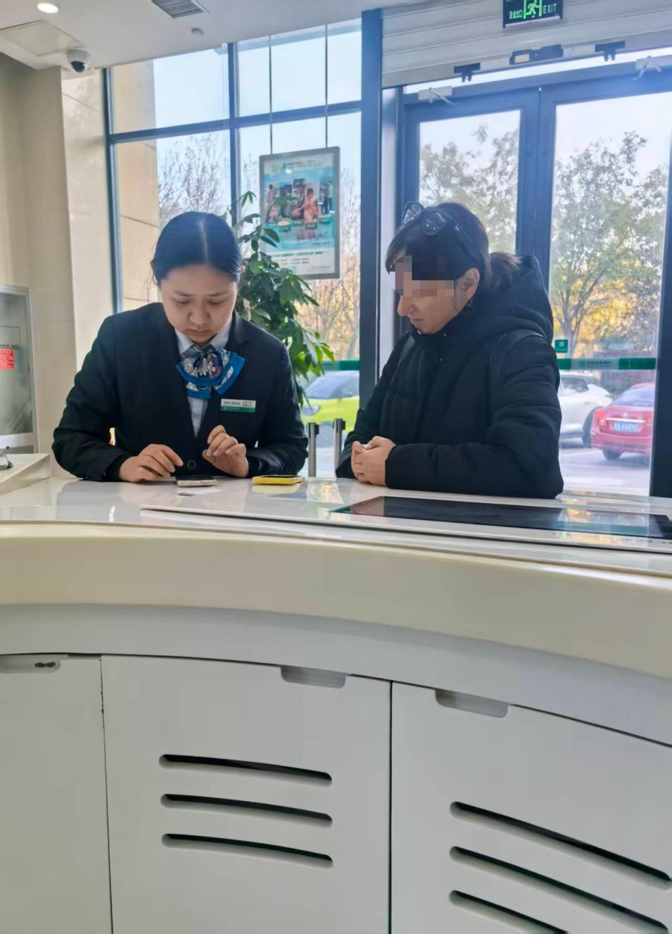 农行济南泺源制锦市支行：跨越语言的消保温度 农行服务暖人心