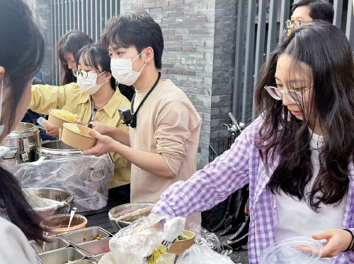 从实验室的精密仪器，到乡镇集市的瓜果蔬菜 一个退学硕士的生活突围与价值重建