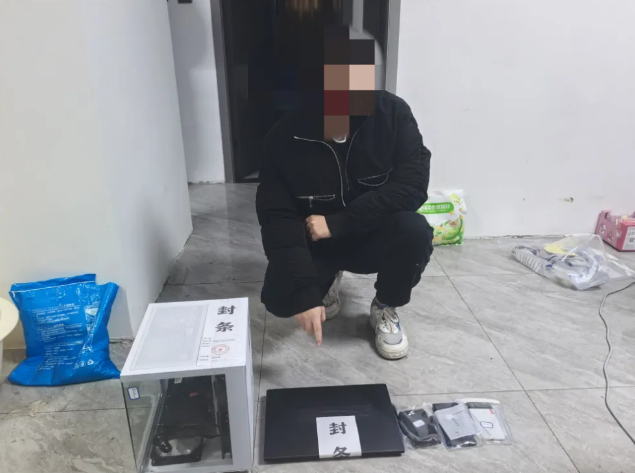 云南警方通报：李某平、杨某福利用黑客技术窃取公民个人信息，贩卖给境外组织开展违法犯罪活动，获利数十万元，被刑拘