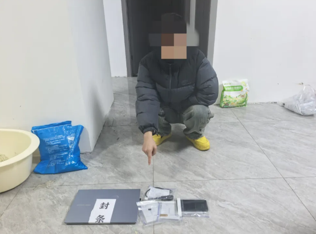 云南警方通报：李某平、杨某福利用黑客技术窃取公民个人信息，贩卖给境外组织开展违法犯罪活动，获利数十万元，被刑拘