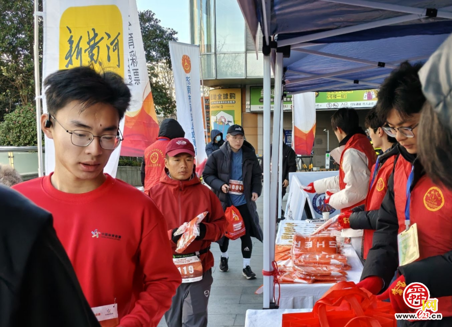 新年第一程,我们与攀登者同行——“泉城义工”山东交通学院服务团助力元旦登高赛事